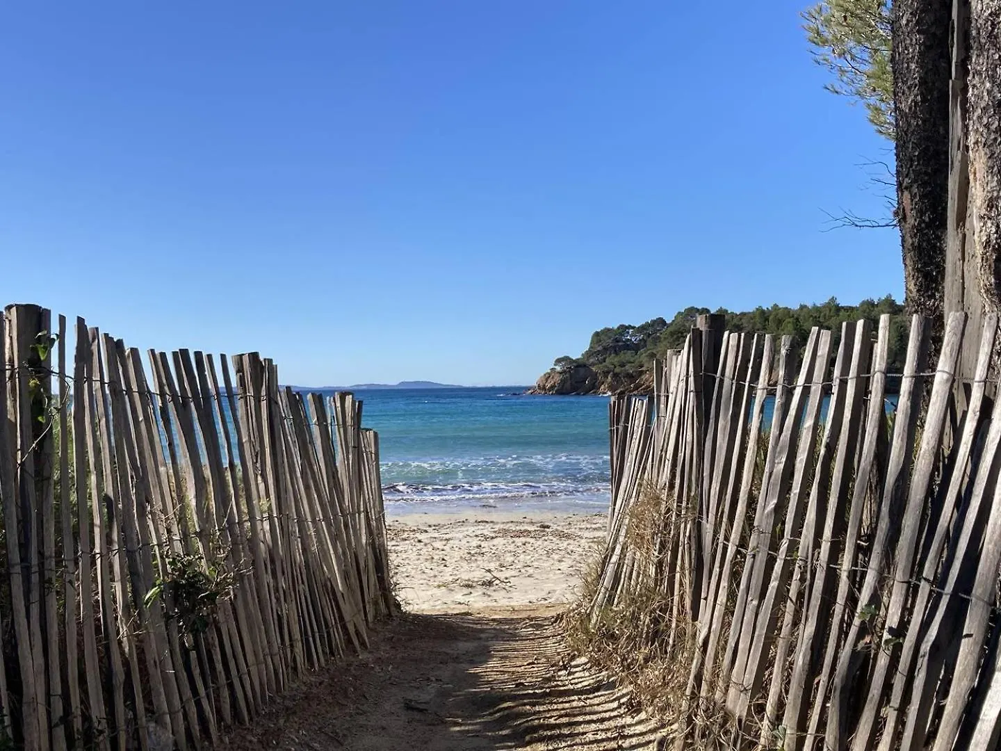 Villa Corail Privee Et Climatisee Pour 10 Personnes Avec Piscine Et Superbe Vue Mer Et Collines A La Londe-Les-Maures Franciaország